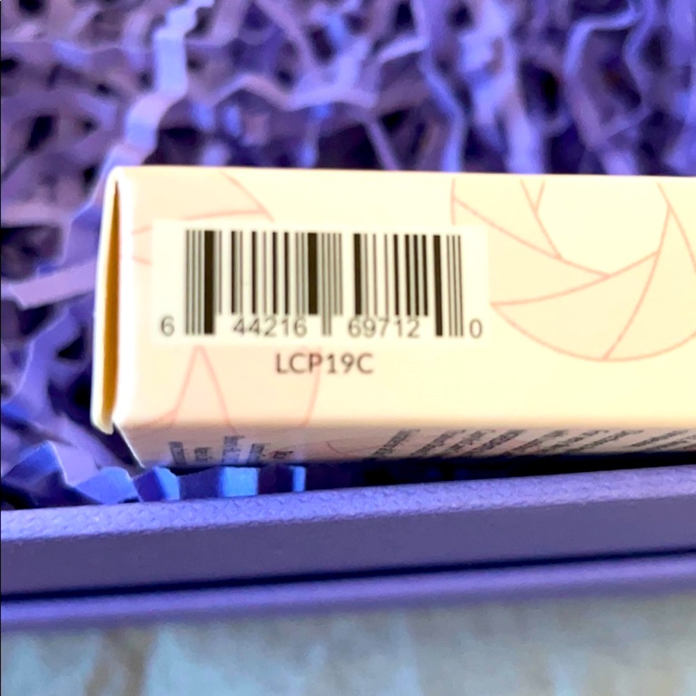 True + Luscious Camera Powder Invisible Setting Powder - Picture 8 of 10